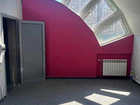 комерційна за адресою Анни Ахматовой, 46