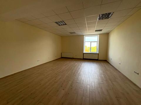 комерційна за адресою Героїв УПА вул., 73