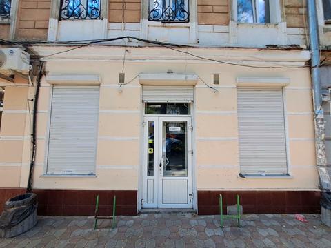 комерційна за адресою Новосельського вул., 2