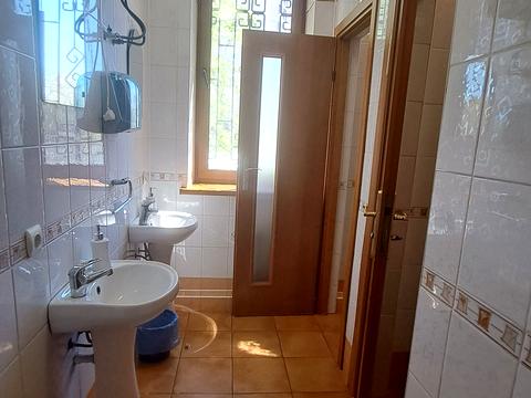 комерційна за адресою Незалежності вул., 18а