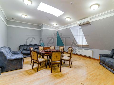 комерційна за адресою Липська вул., 10