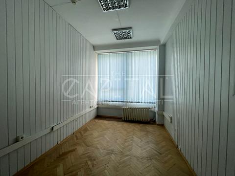 комерційна за адресою Солом'янська пл., 3