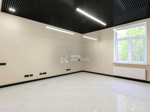 комерційна за адресою Івана Франка вул., 1