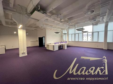 комерційна за адресою Лаврська вул. (Січневого Повстання), 16