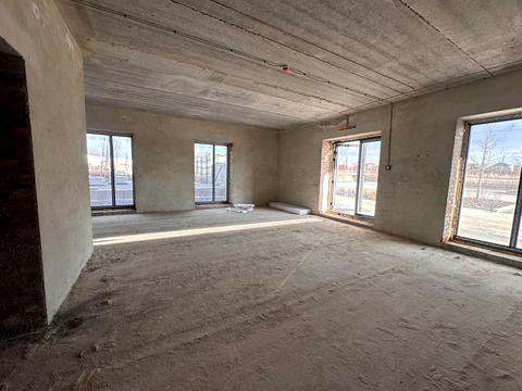 комерційна за адресою Садова вул., 77 к1