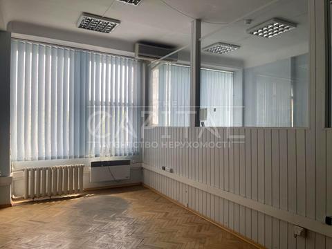 комерційна за адресою Солом'янська пл., 3