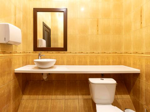 комерційна за адресою Вічева, 8