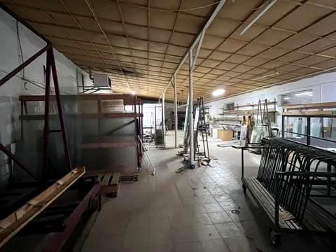 комерційна за адресою Небесної Сотні, 1