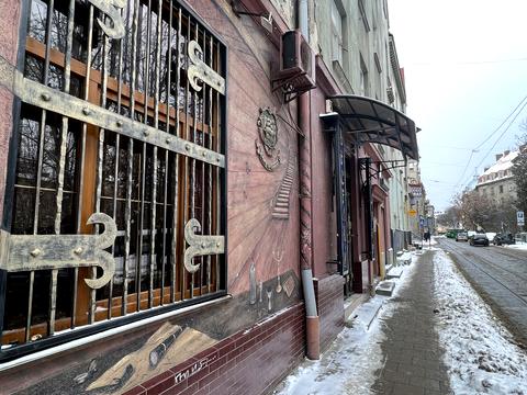 комерційна за адресою Київська, 1