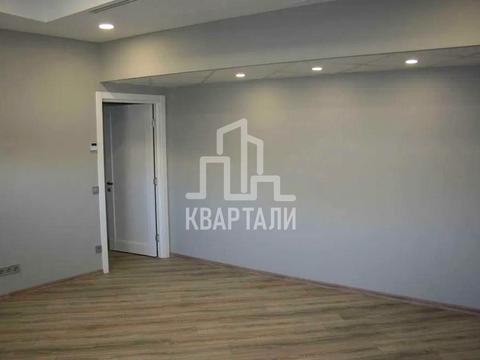 комерційна за адресою Юрія Іллєнка вул. (Мельникова), 18-Б