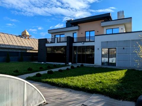 будинок за адресою Миколайчука