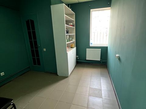 коммерческая по адресу Достоєвського, 33/8