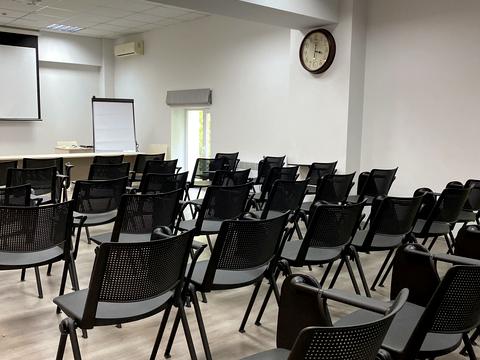 комерційна за адресою Незалежності вул., 18Б