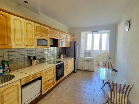 квартира за адресою Дніпровська набережна вул., 25