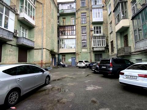 комерційна за адресою Саксаганського вул., 68/21