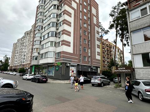 комерційна за адресою Університетська вул., 2-Ю