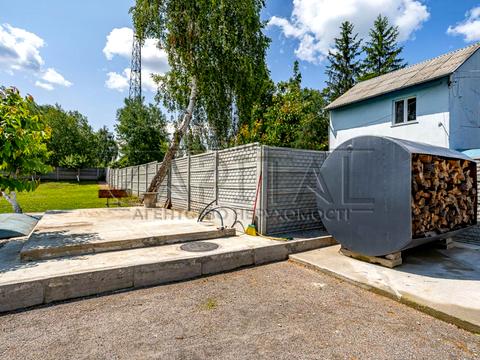 коммерческая по адресу Шкільна, 1