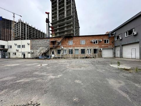 комерційна за адресою Академіка Заболотного вул., 1