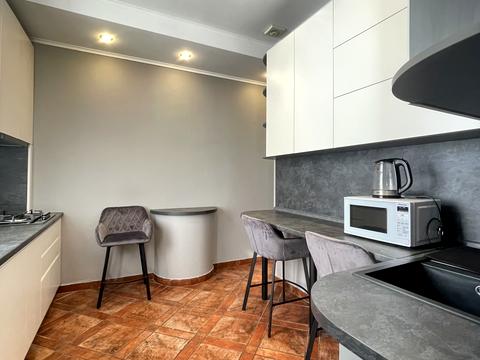 комерційна за адресою Чеховський пров., 8