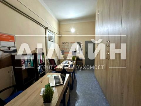 комерційна за адресою Теплобудівна вул., 22