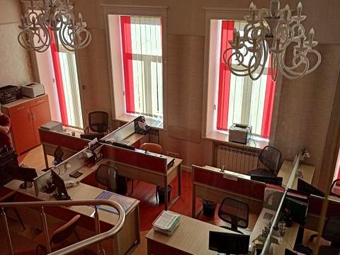 комерційна за адресою Володимирська вул., 65