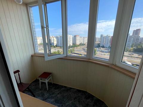 квартира за адресою Анни Ахматової вул., 31