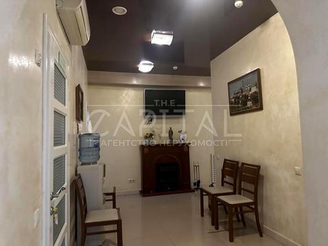 комерційна за адресою Бульварно-Кудрявська вул. (Воровського), 9-Б