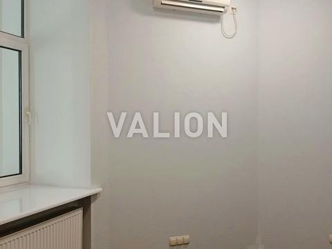 комерційна за адресою Трьохсвятительська вул., 13