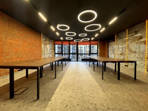 комерційна за адресою Джона Маккейна вул. (Івана Кудрі), 1