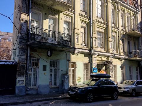 комерційна за адресою Тараса Шевченка пров., 4