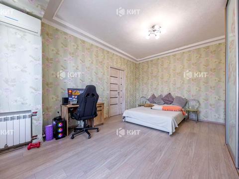 квартира за адресою Конституції пл., 2/2