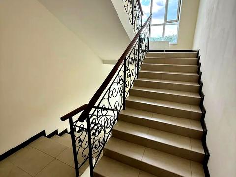 комерційна за адресою Костянтинівська вул., 75