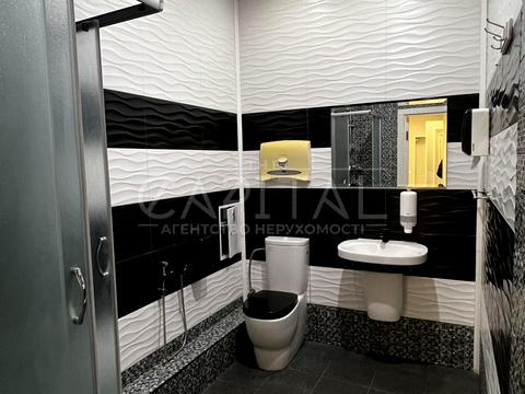 комерційна за адресою Володимирська вул., 93