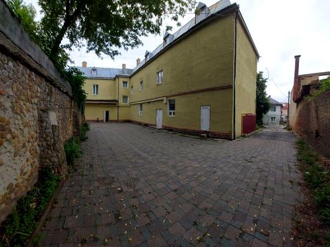 комерційна за адресою Степана Бандери вул., 8а