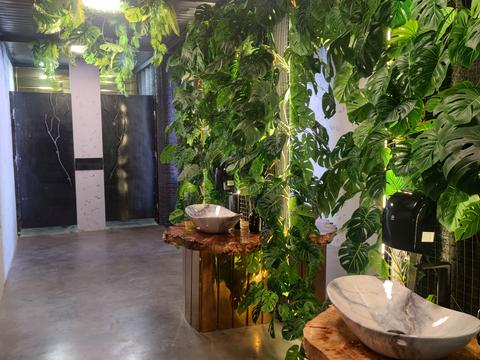 коммерческая по адресу Центральна, 1