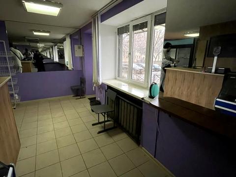 комерційна за адресою Будівельників вул., 27