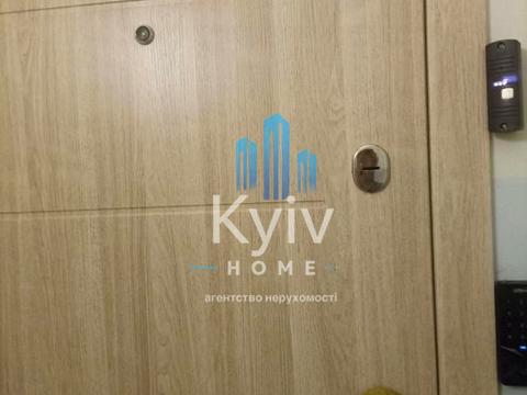 коммерческая по адресу вул. Велика Васильківська, 4б