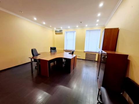 комерційна за адресою Шовковична вул., 24