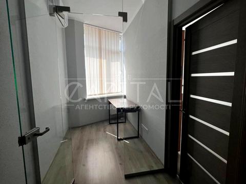 комерційна за адресою Антоновича вул. (Горького), 103