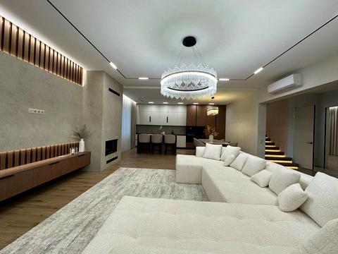 будинок за адресою Набережна вул.