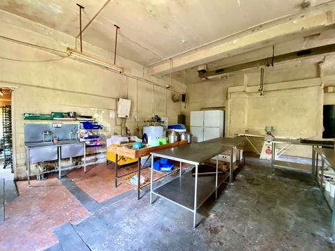 комерційна за адресою Будівельників вул., 34