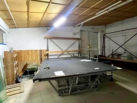 комерційна за адресою Небесної Сотні, 1