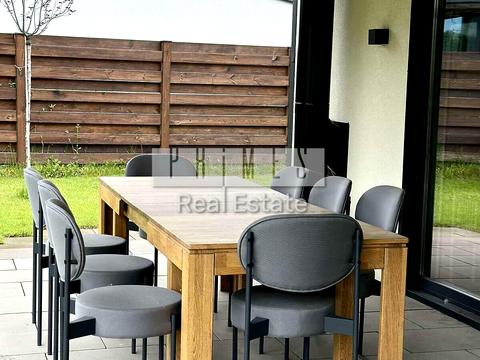 будинок за адресою Лютнева вул.