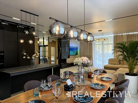 будинок за адресою Квітнева вул.