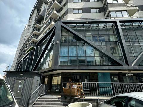 комерційна за адресою Героїв УПА вул., 73