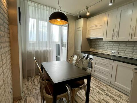 квартира за адресою Авіаконструктора Ігоря Сікорського вул. (Танкова), 1