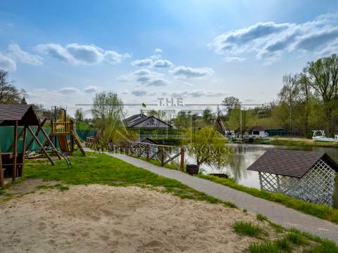 комерційна за адресою Шкільна вул., 24а