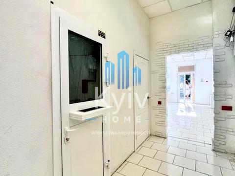 комерційна за адресою Володимирська вул., 81