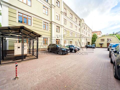 комерційна за адресою Григорія Кочура вул. (Олександра Пироговського), 19