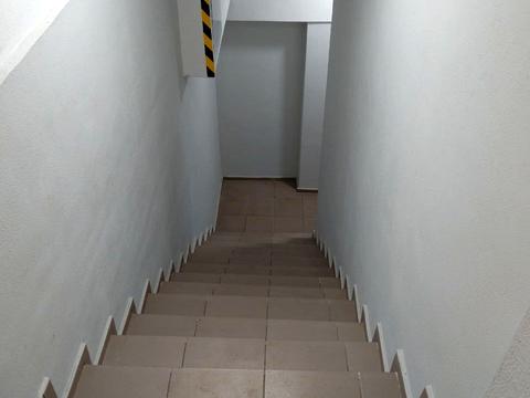 комерційна за адресою Чеська вул., 9